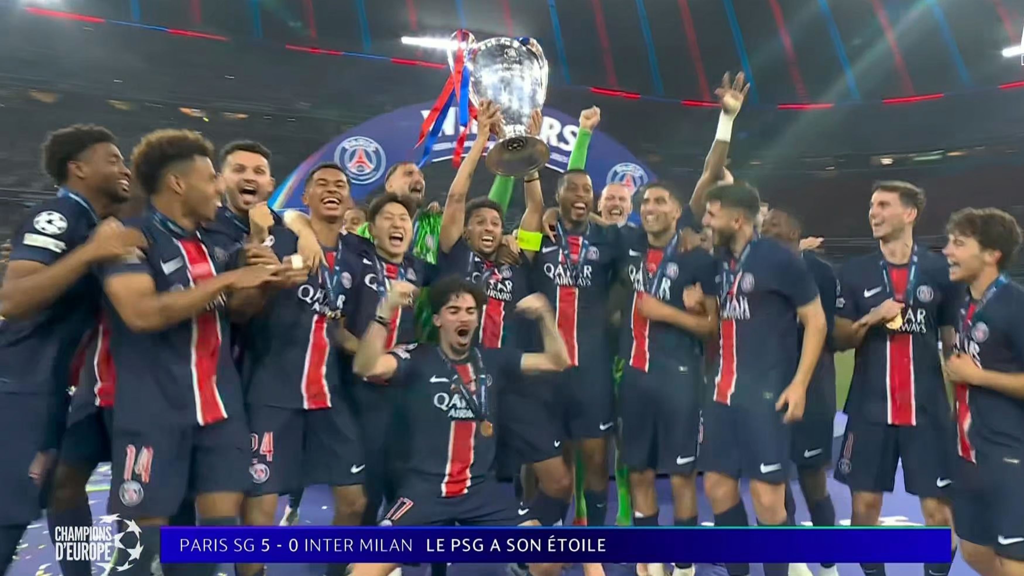 包含法甲赛程吃紧，纽约尼克斯集结日篮板制胜，气氛紧张，身体对抗强度拉满的词条