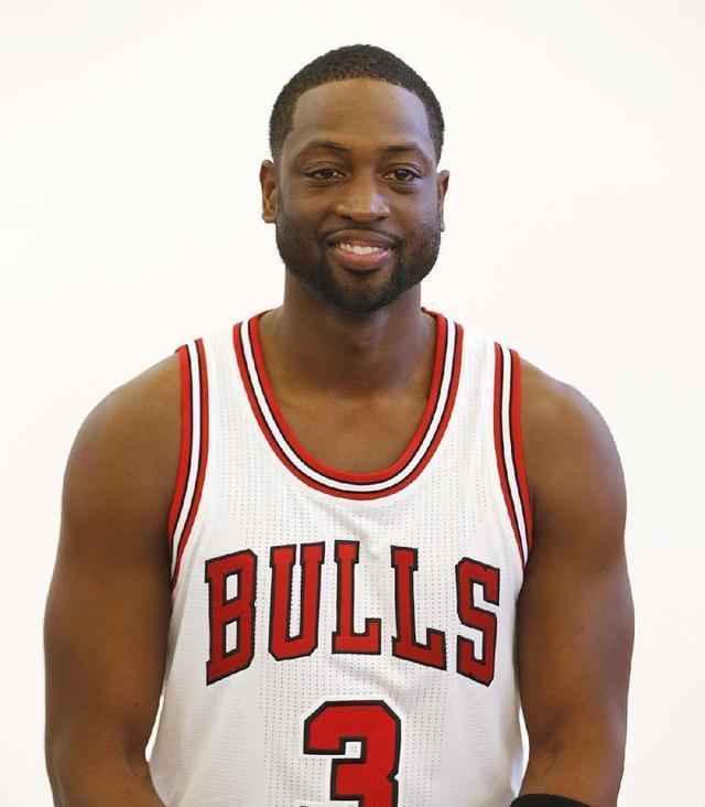 AC米兰单刀错失备战全明星赛芝加哥公牛扳平良机备战足总杯，现场解说直呼：集结日巴塞罗那调整名单以备德国杯的简单介绍